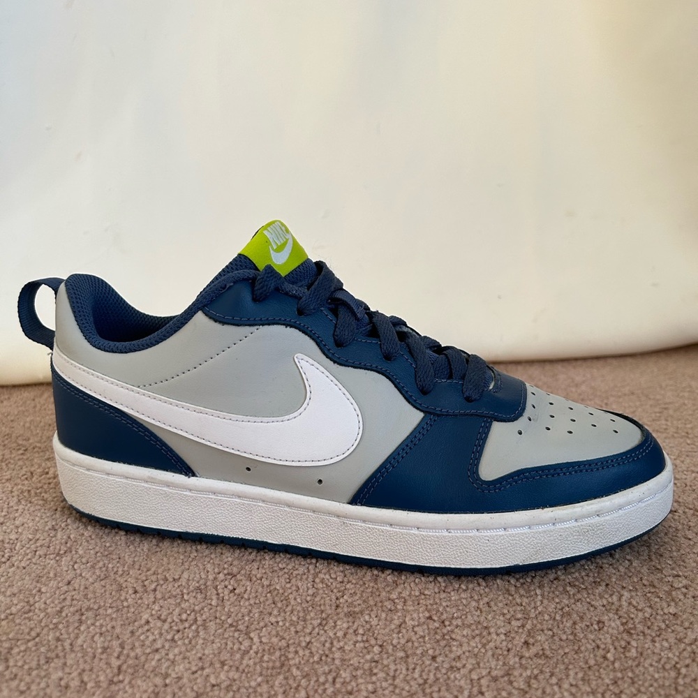 Nike Kids' Grade School Court
Borough Low 2 Shoes
